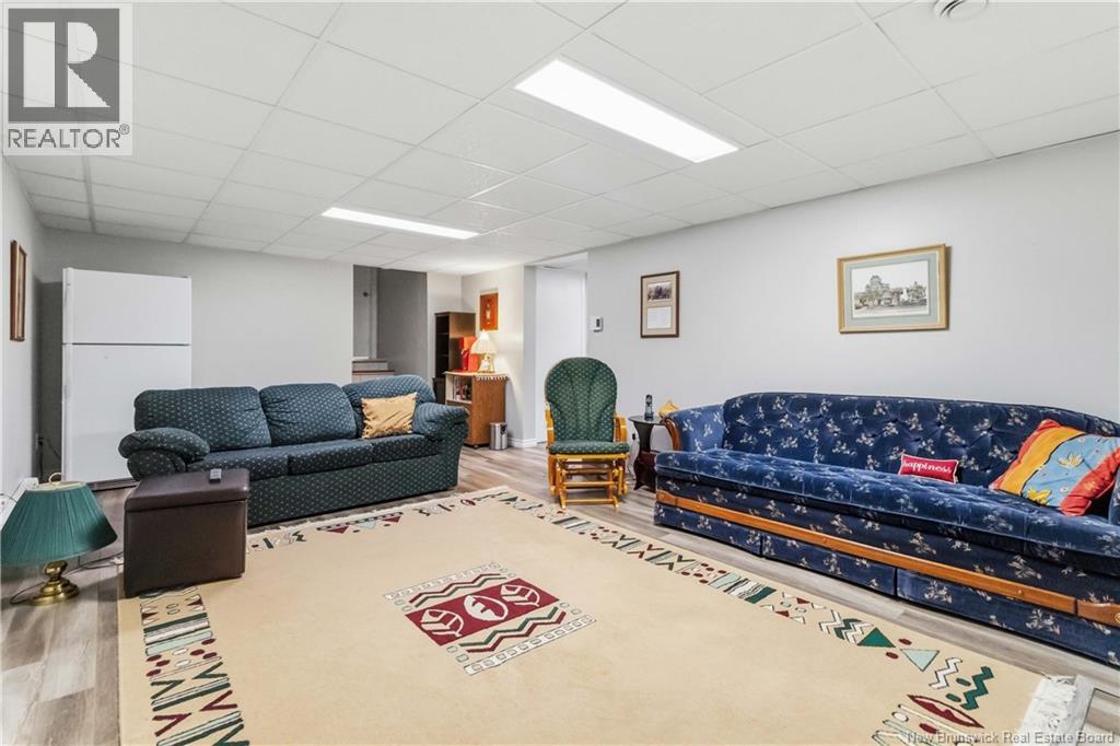 35 Firwood Crescent - 33