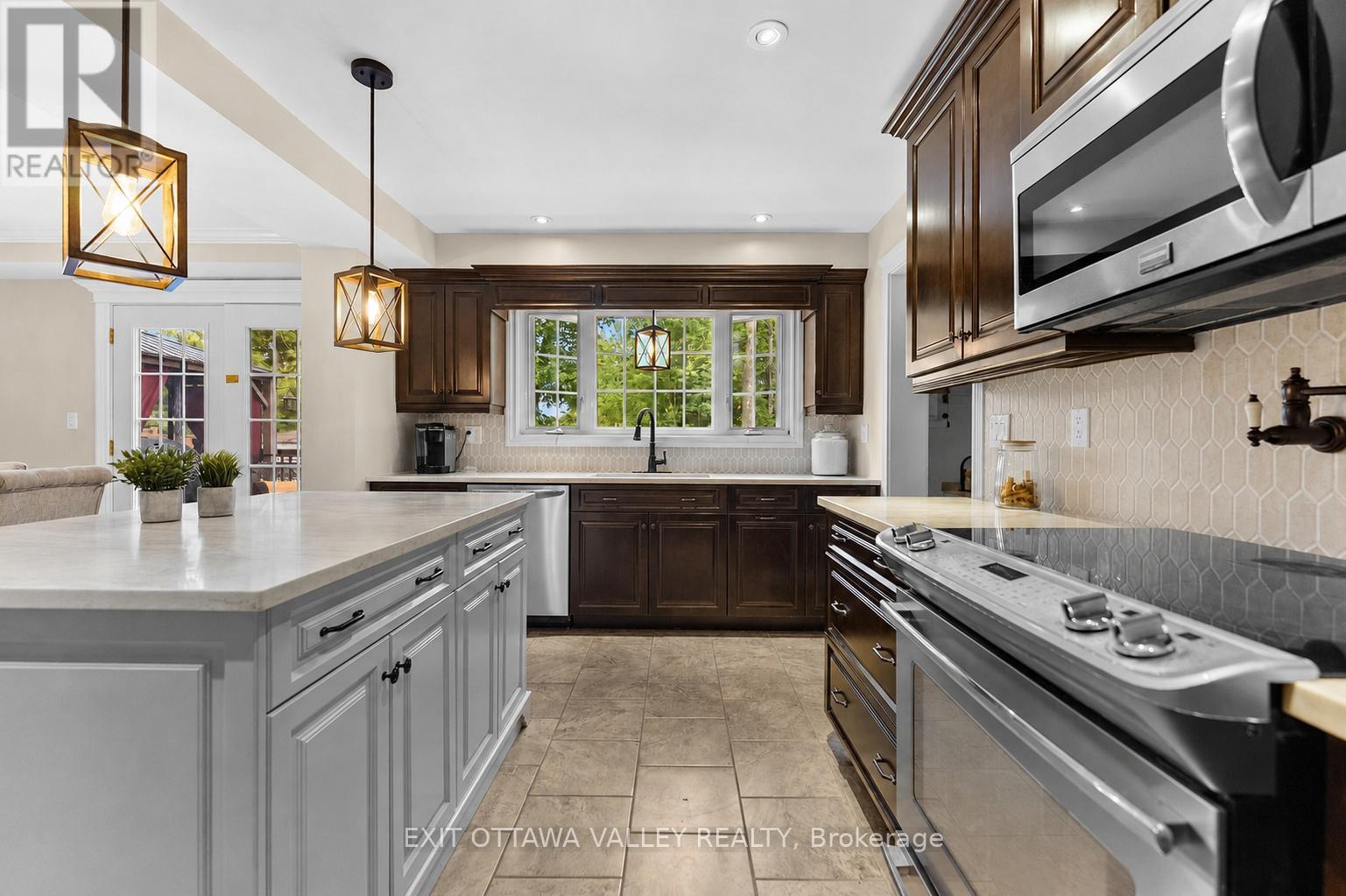 4 Bed, 4 Bath House for Sale in Pembroke – 605 ELIZABETH STREET, Pembroke – MLS# X13660912 - Image 5