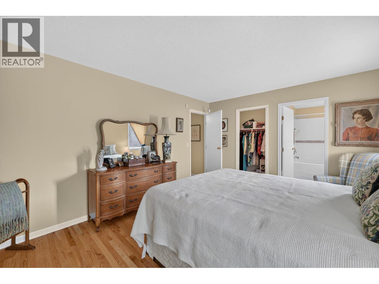 1025 Cushing Court - Image 24