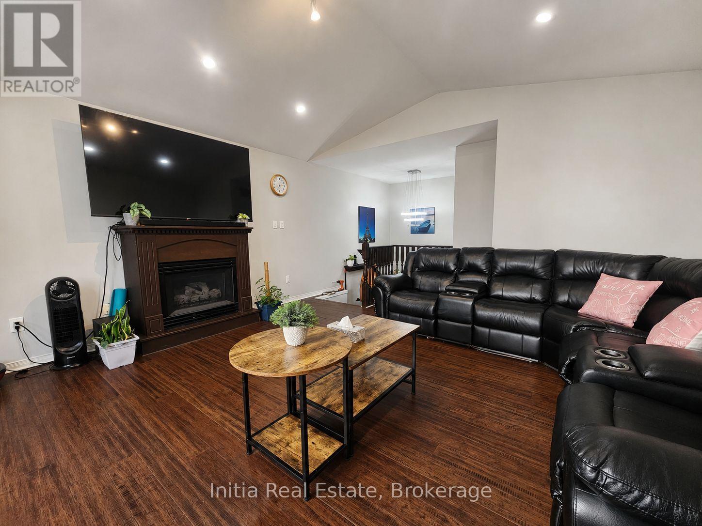 34 BELLROCK CRESCENT - 19