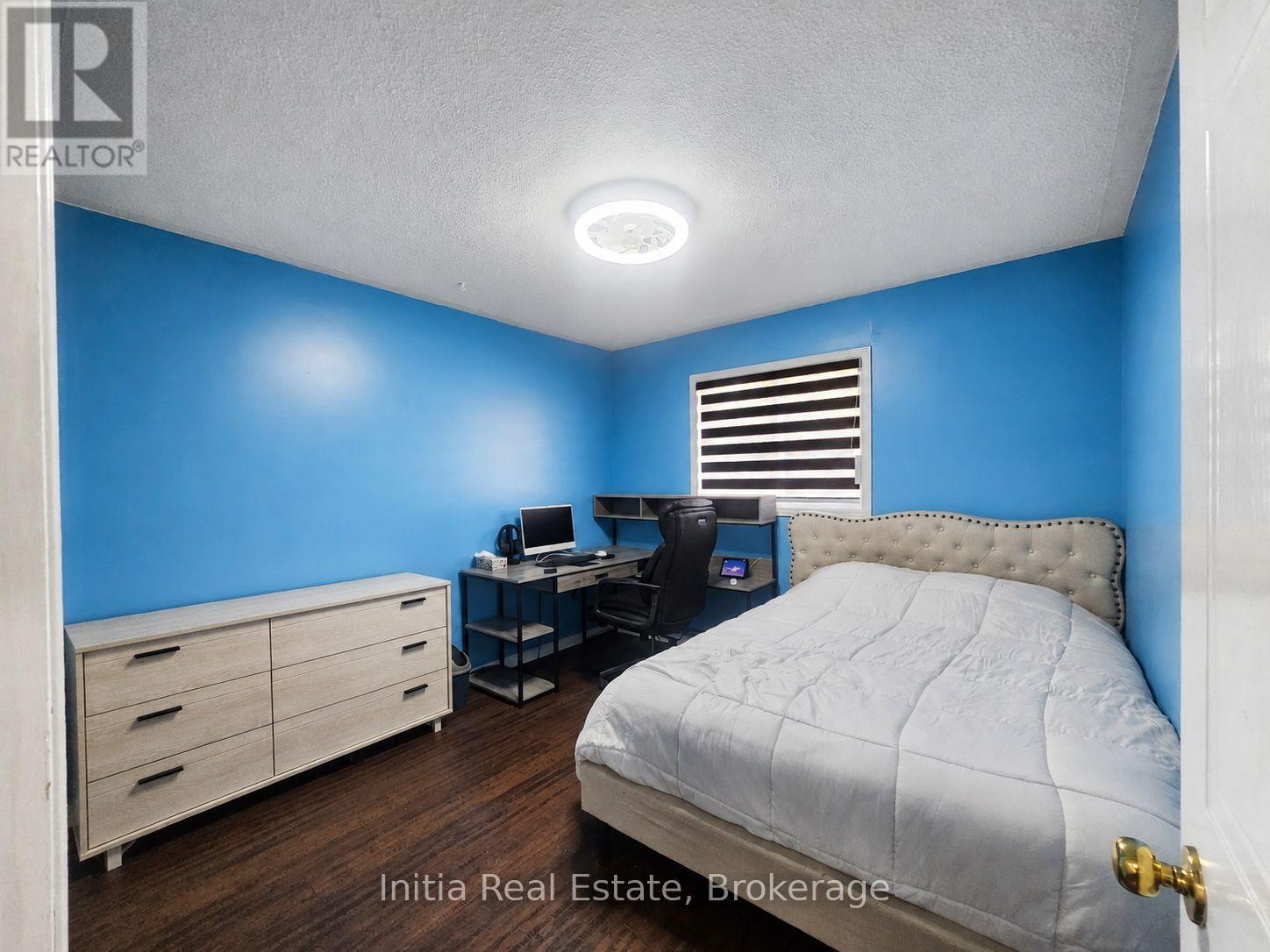 34 BELLROCK CRESCENT - 27