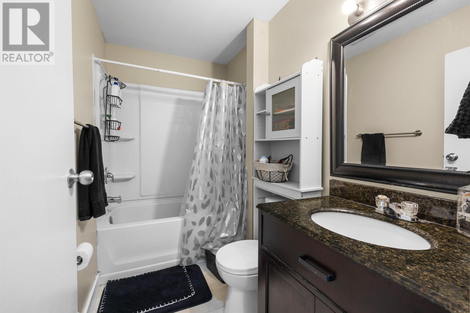 29 Ole King Square - 6