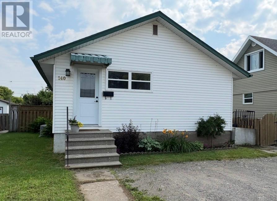 140 Christina ST E