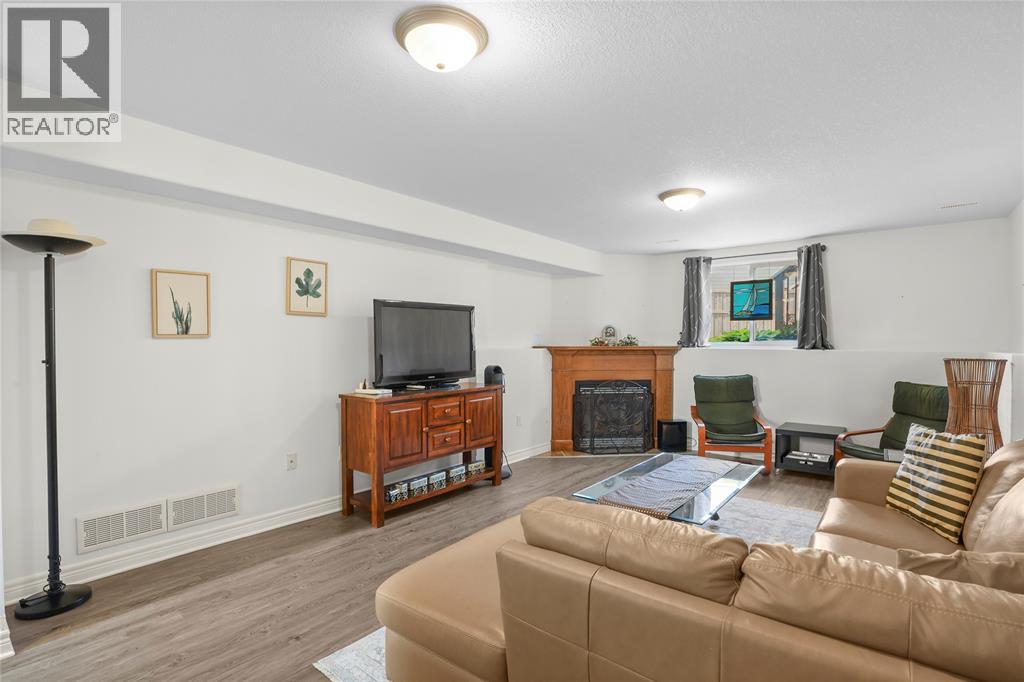 4026 Applewood DRIVE - Image 26