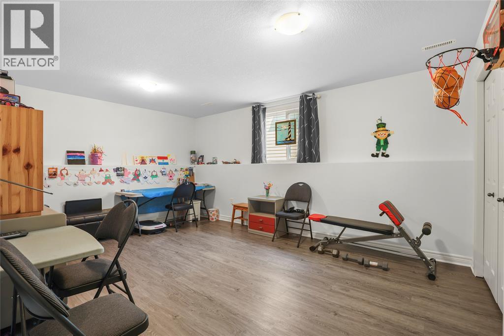 4026 Applewood DRIVE - Image 29