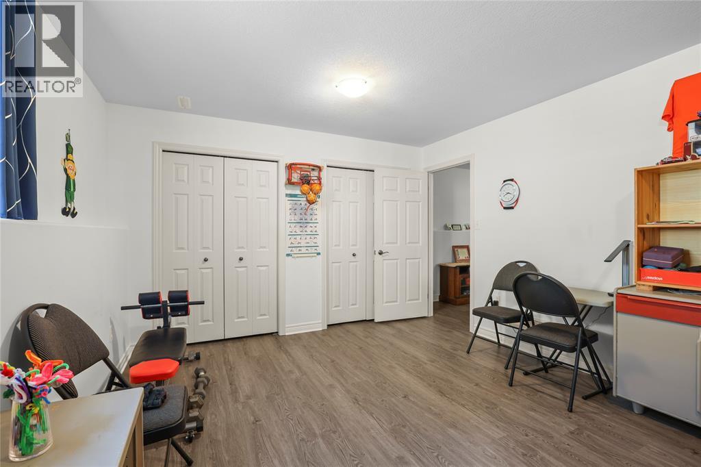 4026 Applewood DRIVE - Image 30