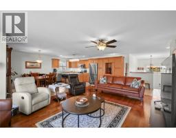 4pc Bathroom - 4026 Applewood Drive, Petrolia, ON N0N1R0 Photo 9