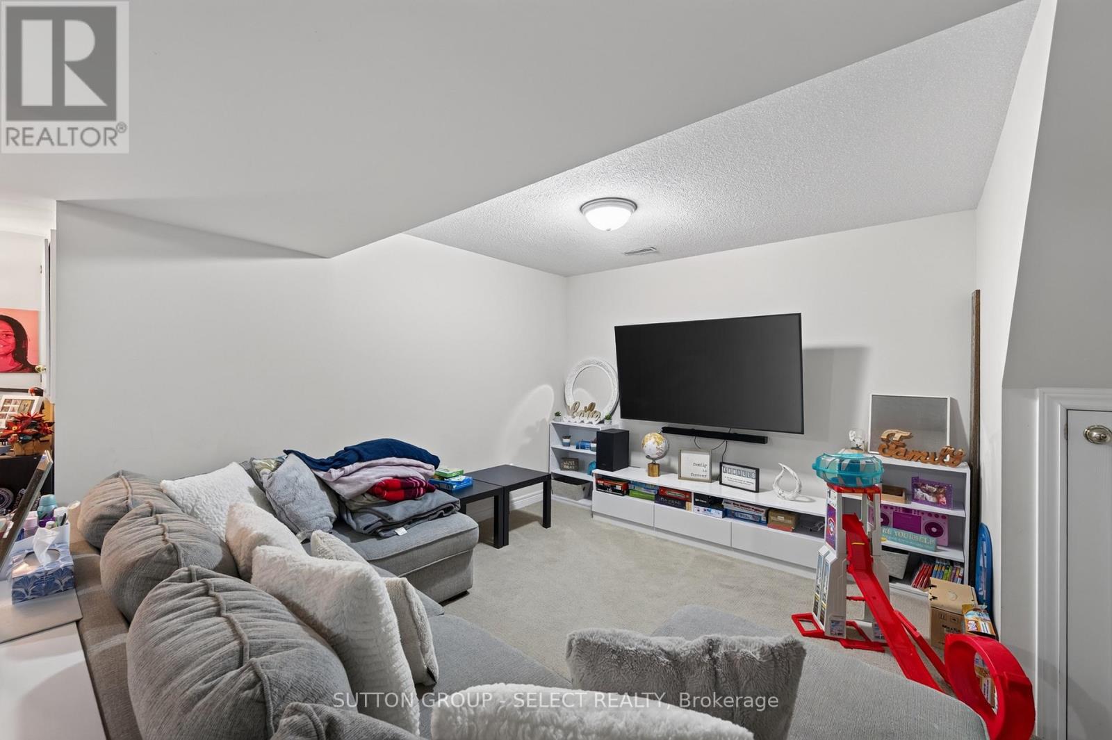 #21 410 AMBLESIDE DRIVE - Image 16
