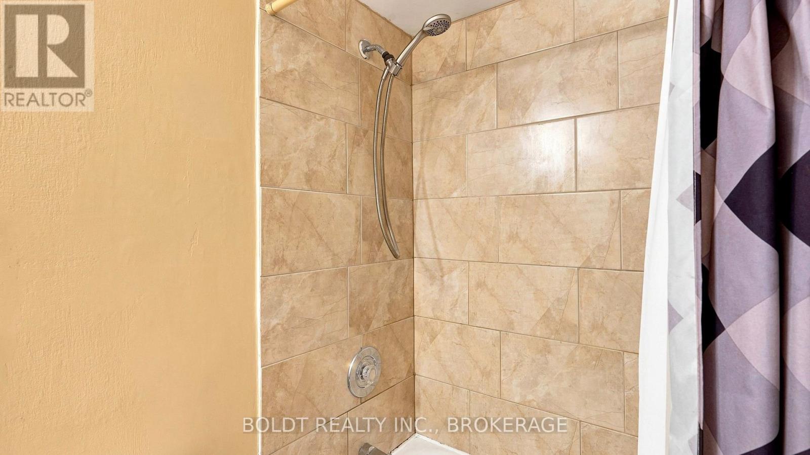 #110 6 WESTLAKE LANE - 19