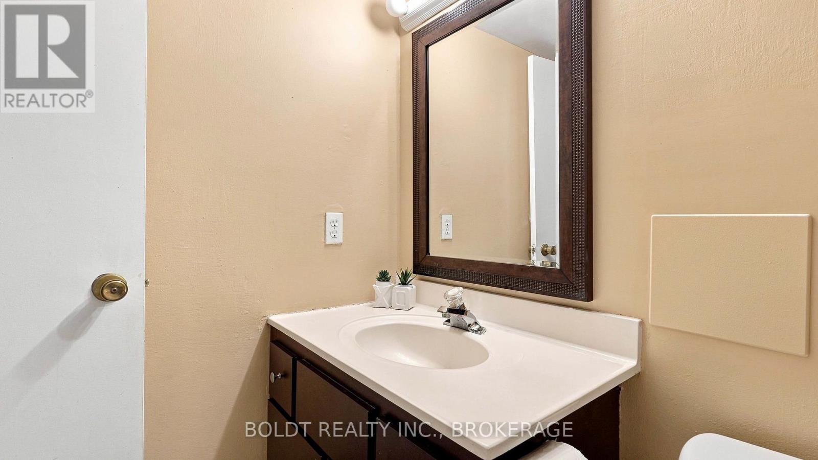 #110 6 WESTLAKE LANE - 20