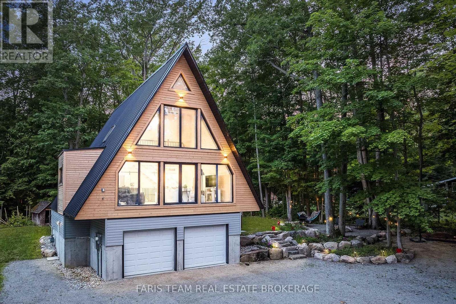 1490 CHAMPLAIN ROAD