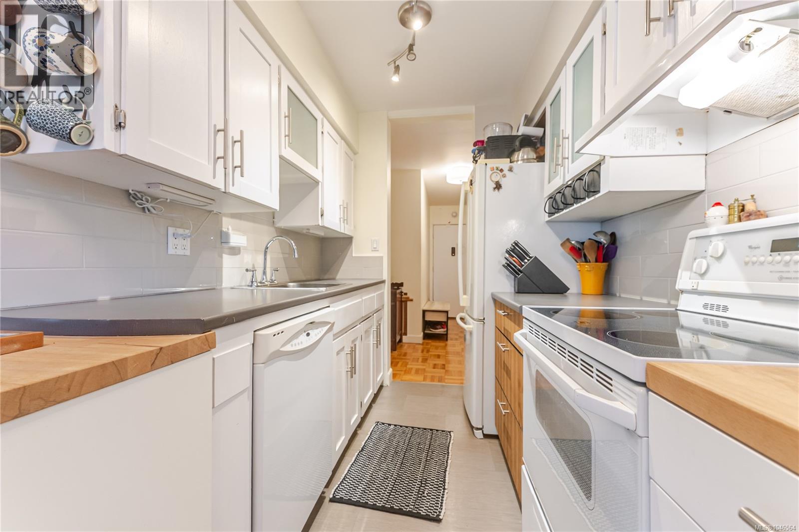 #101 250 Douglas St - 10