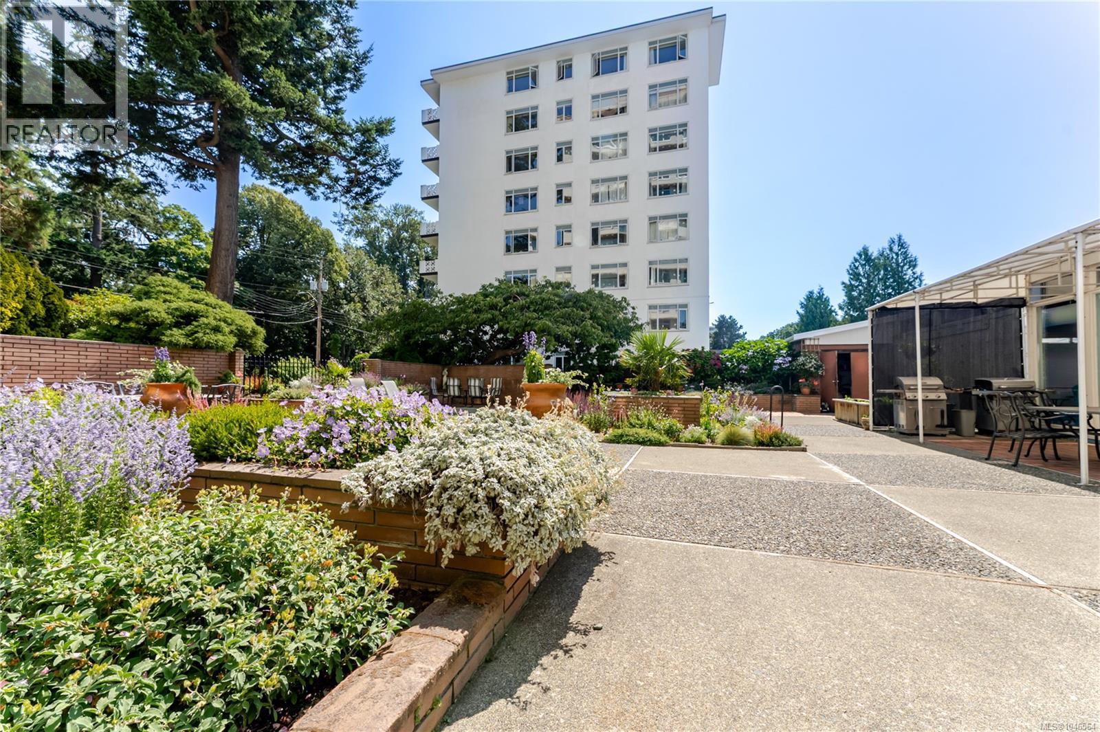 #101 250 Douglas St - Image 34