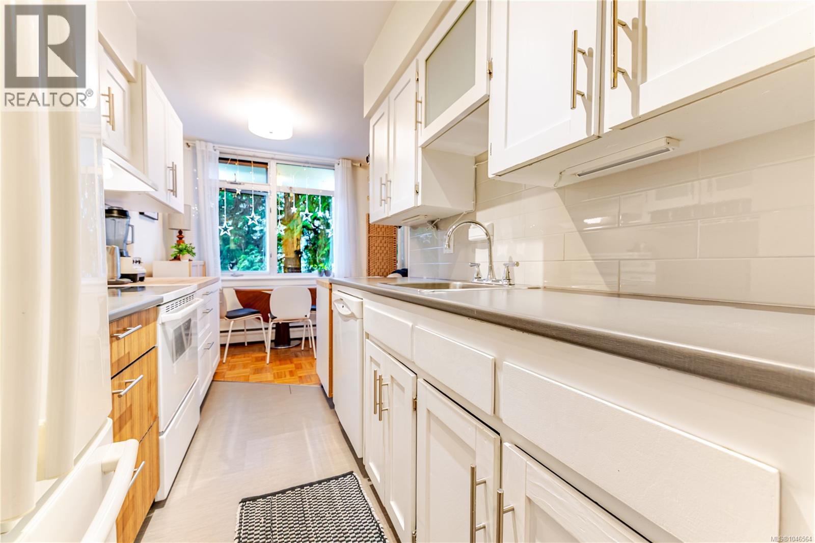 #101 250 Douglas St - 8