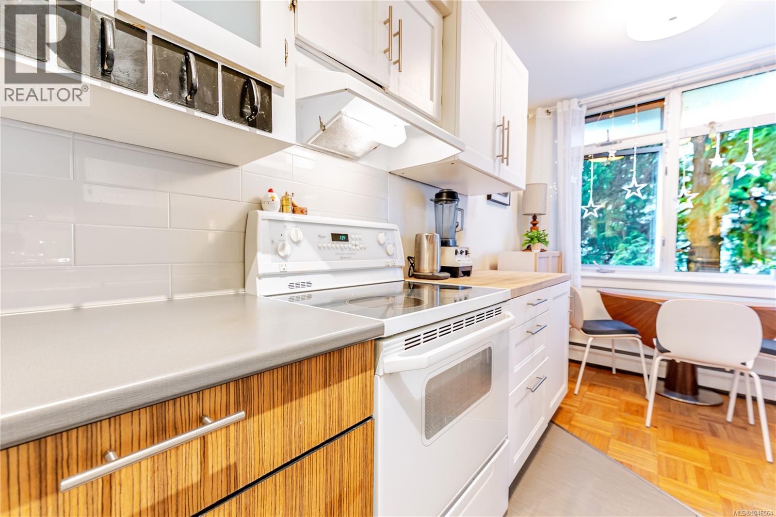 #101 250 Douglas St - 9