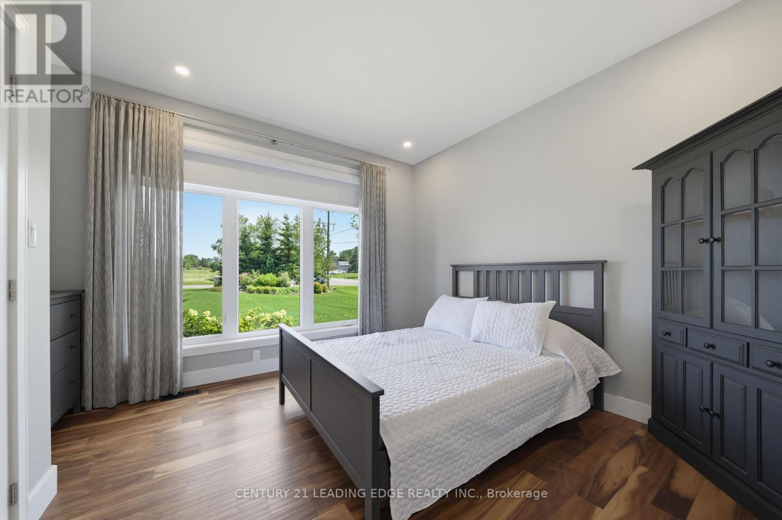 9 LEASIDE STREET - Image 29
