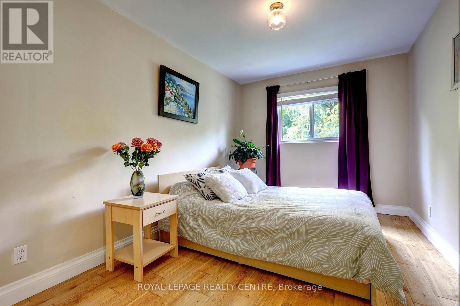 3422 QUEENSTON DRIVE - 18