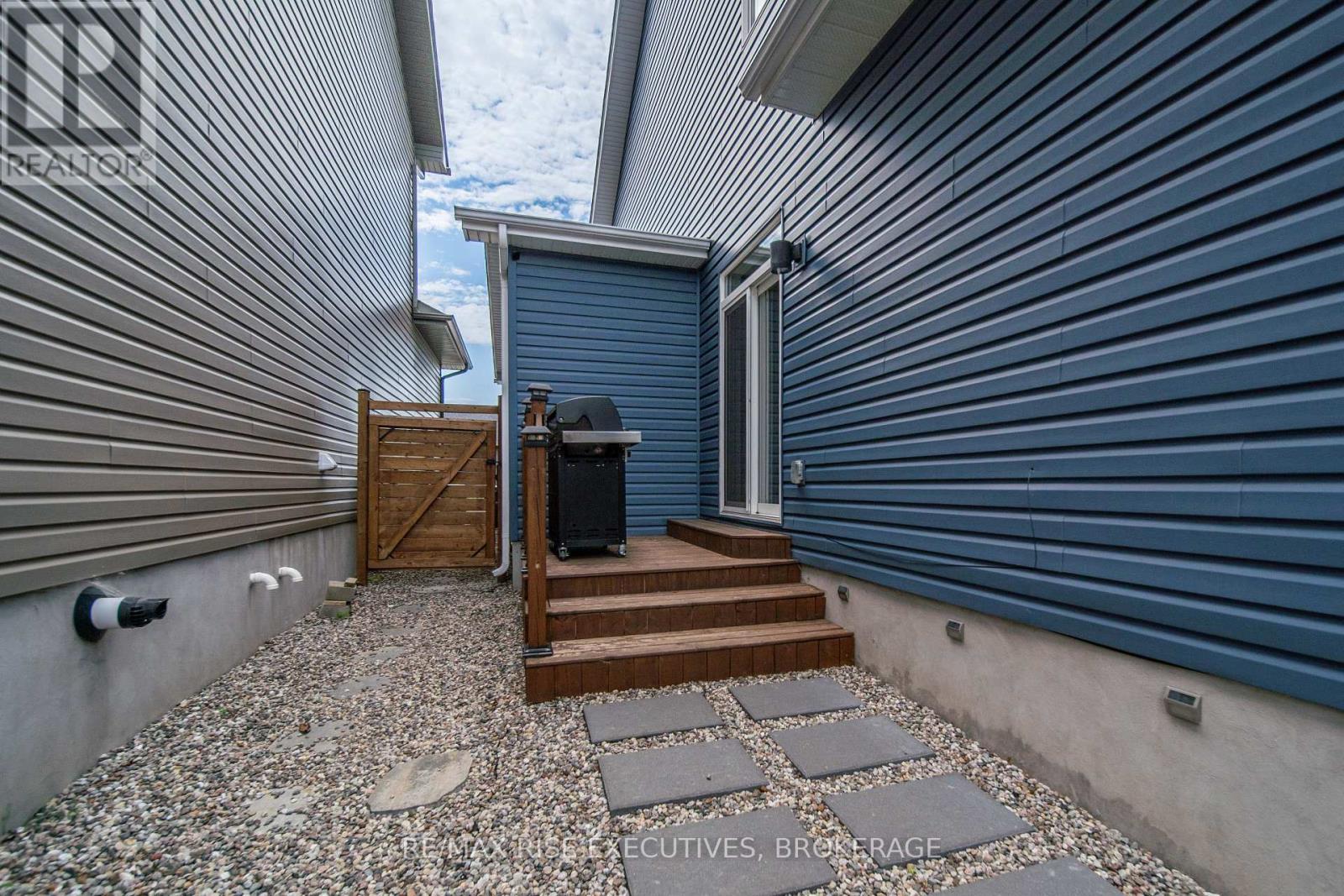 824 CELESTE DRIVE - Image 42
