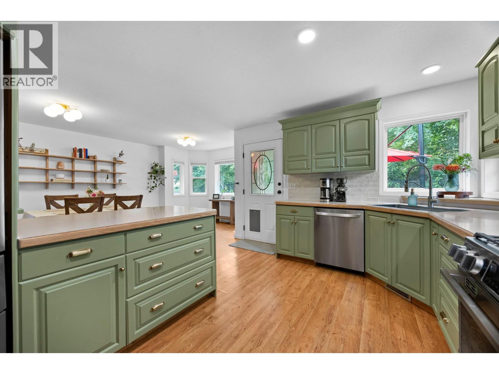 1690 16 Avenue SE - Image 8