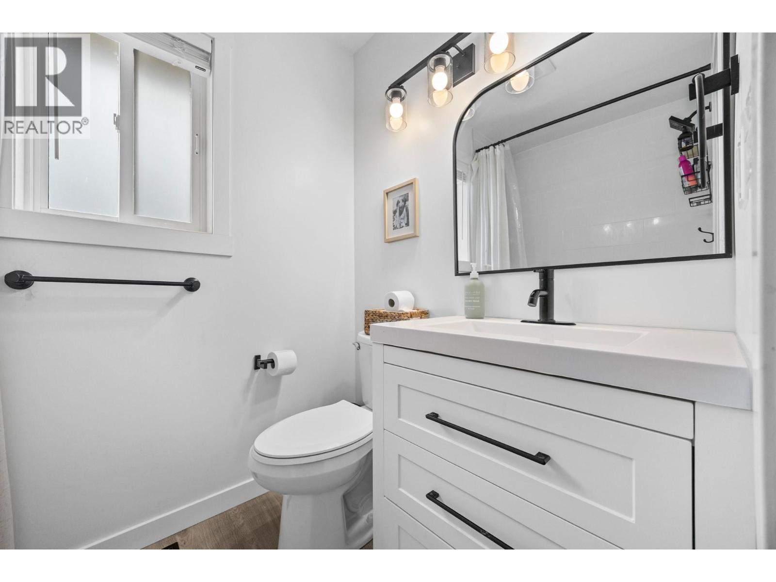 1690 16 Avenue SE - 20