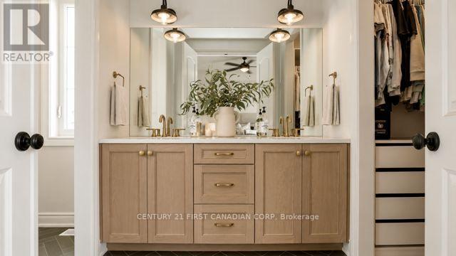956 TRAILSWAY AVENUE - Image 16