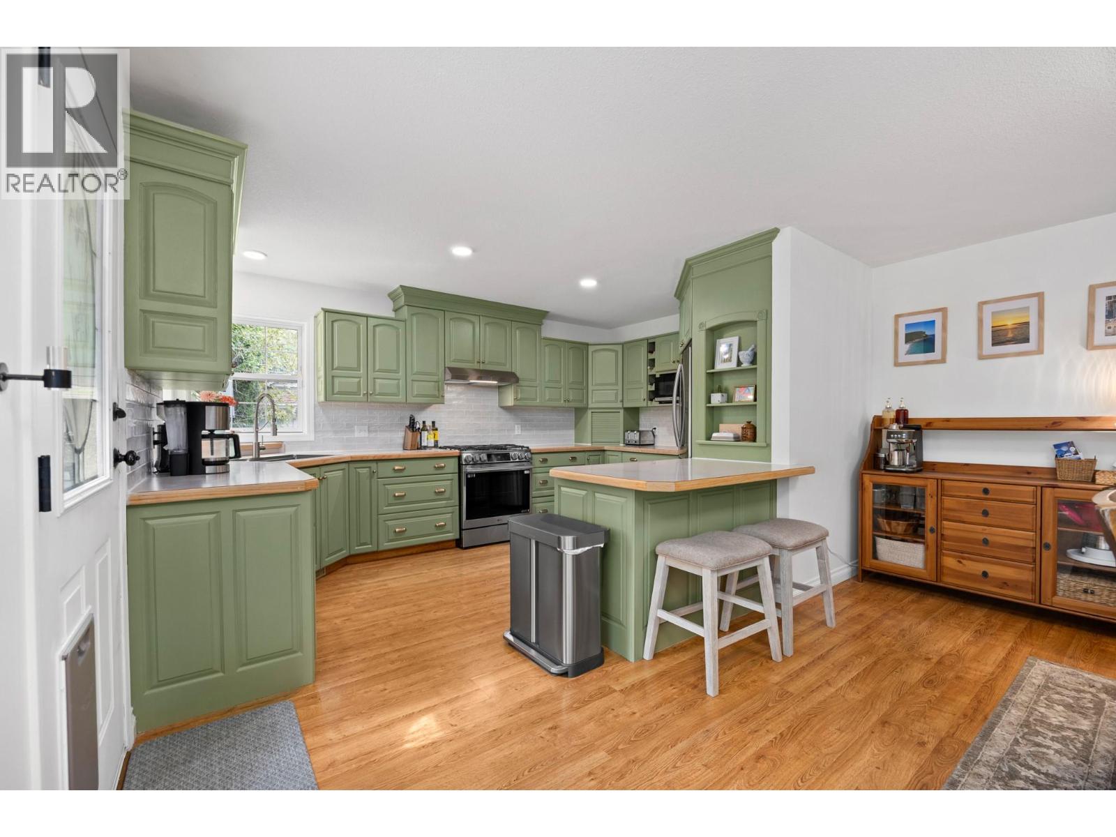 1690 16 Avenue SE - 10