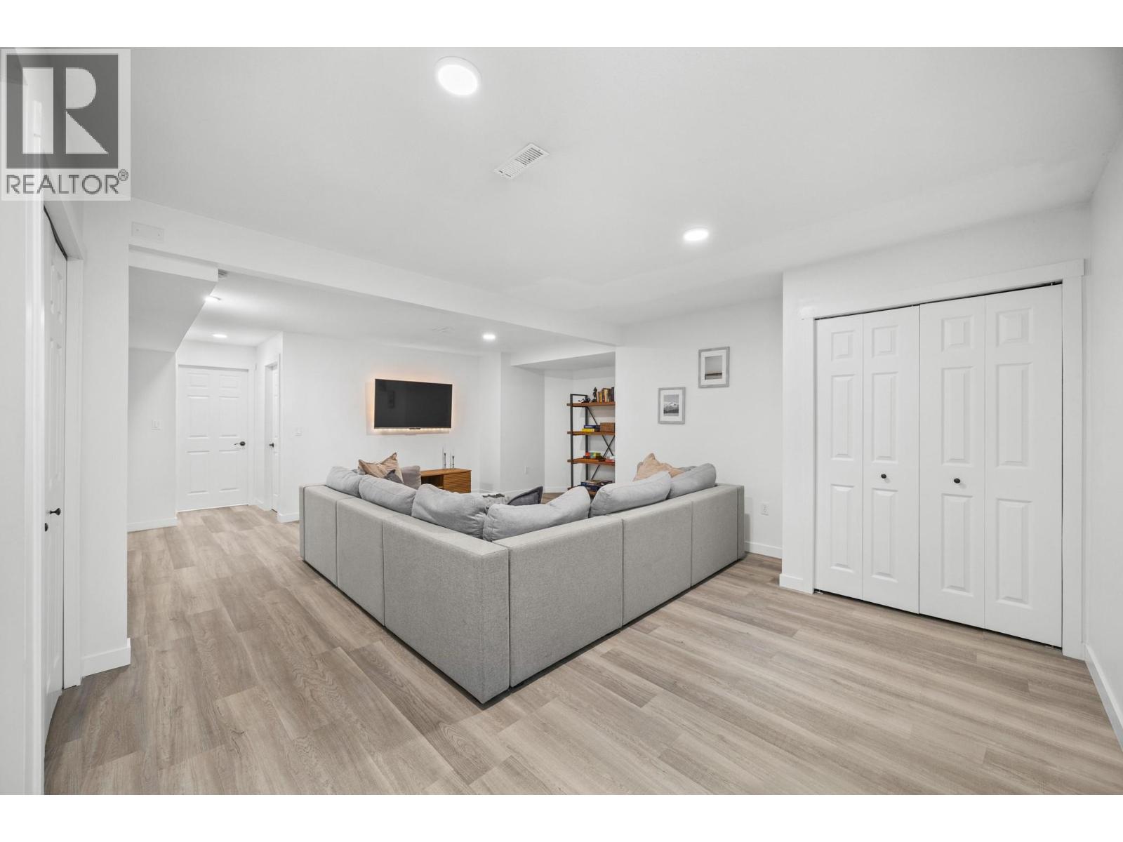 1690 16 Avenue SE - Image 36
