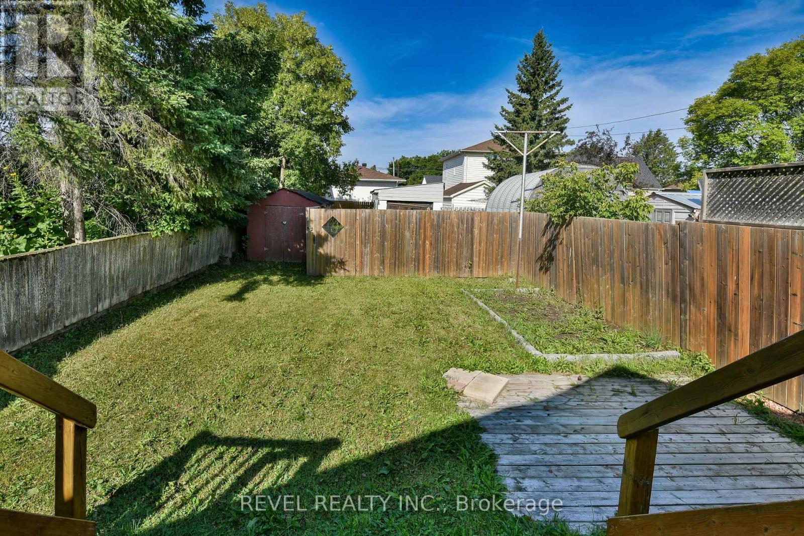 325 BALSAM STREET N - 5