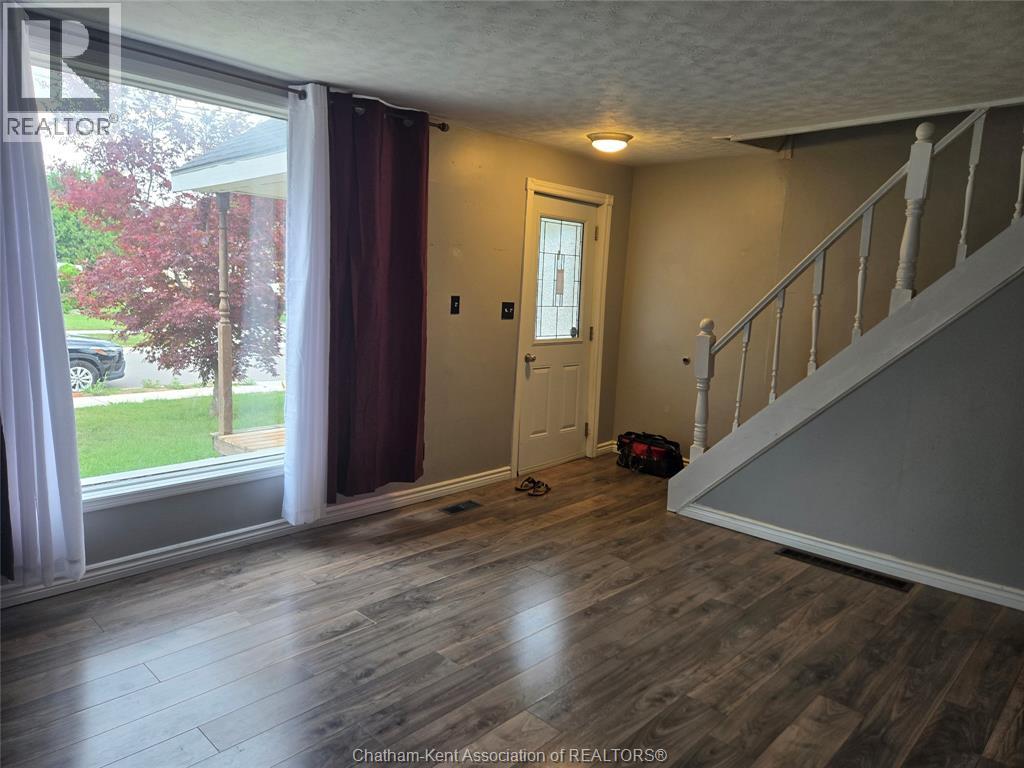 252 Selkirk STREET, Chatham — photo 3