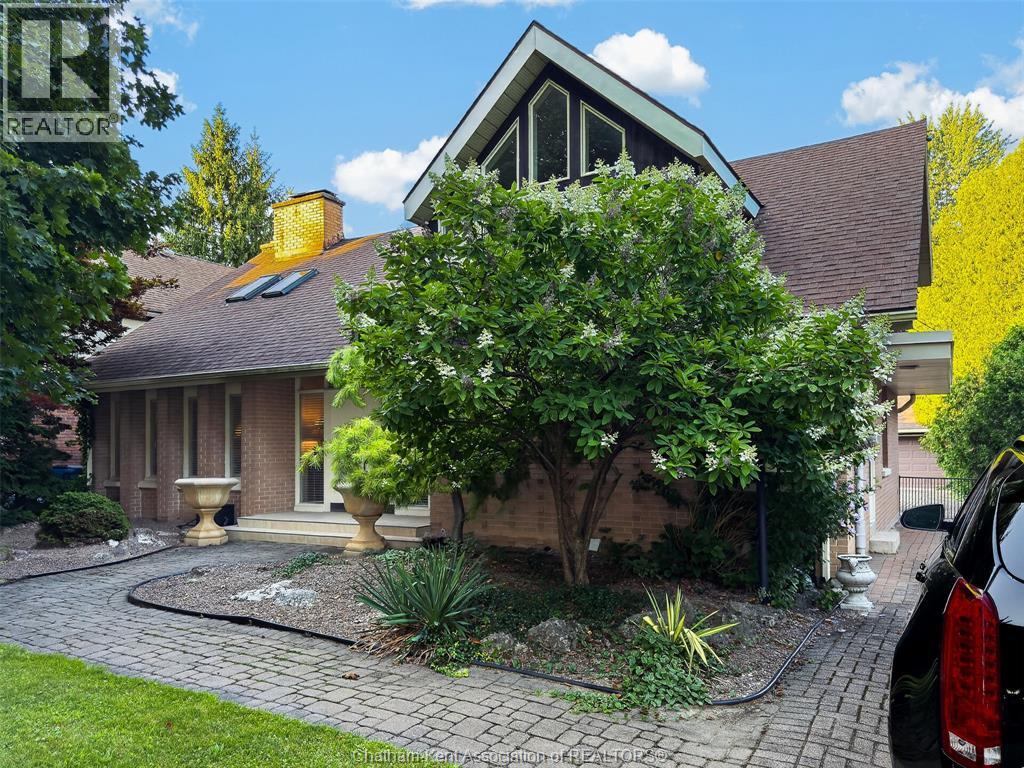 301 VICTORIA AVENUE - 2