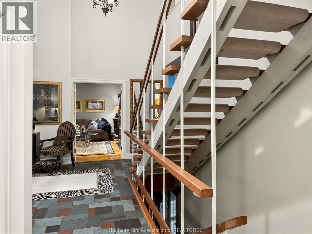 301 VICTORIA AVENUE - 21