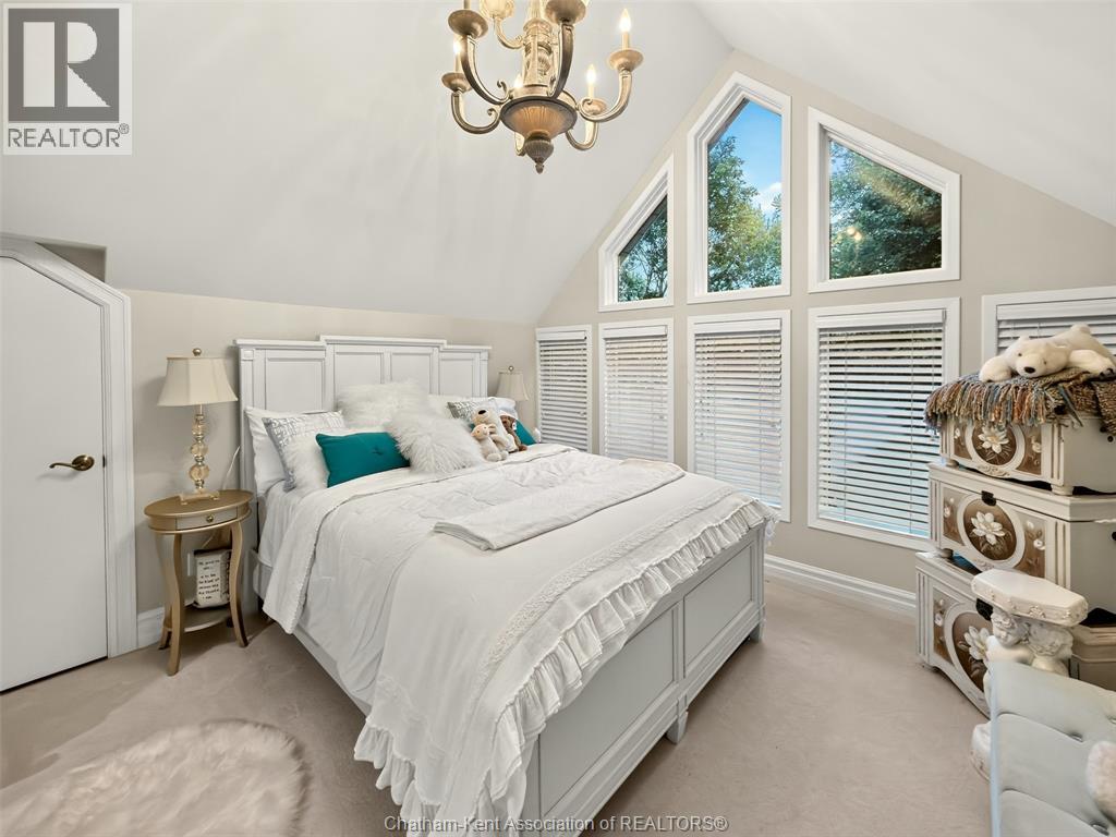 301 VICTORIA AVENUE - 29