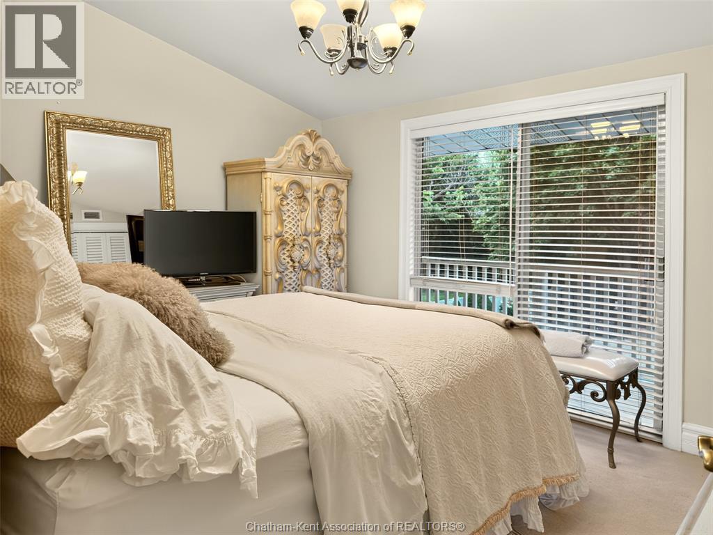 301 VICTORIA AVENUE - 30