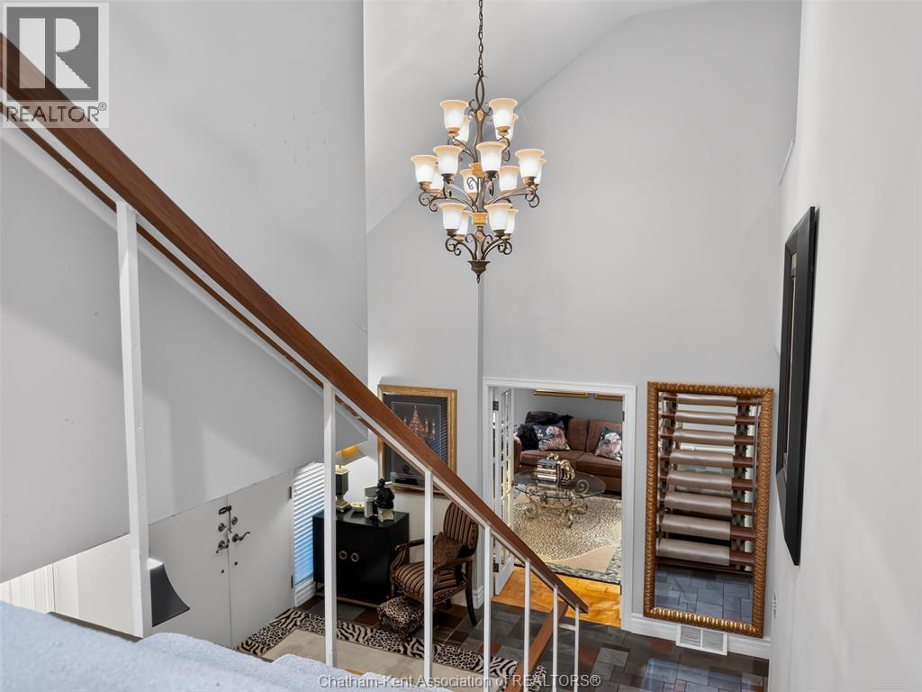 301 VICTORIA AVENUE - 33