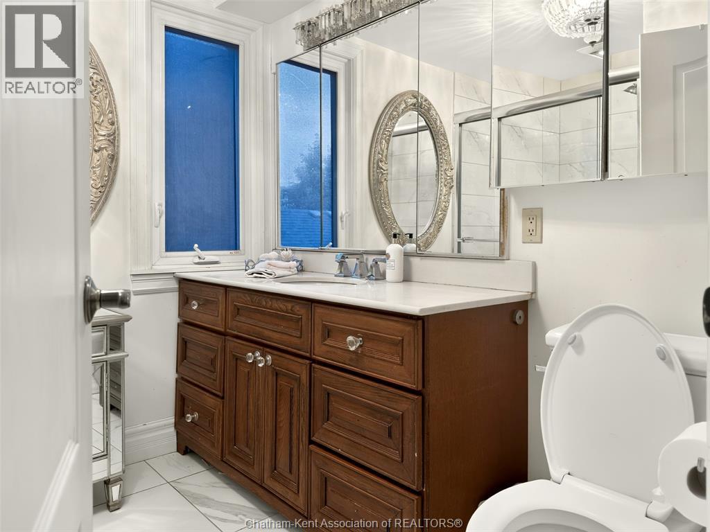 301 VICTORIA AVENUE - 34