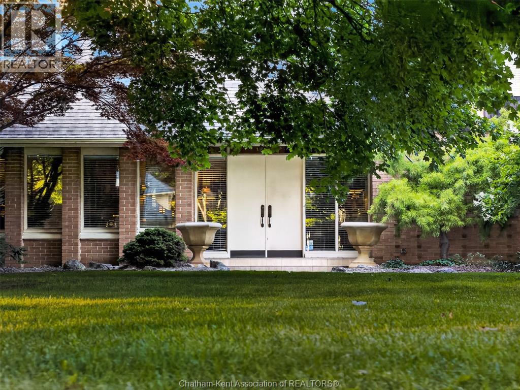 301 VICTORIA AVENUE - 35