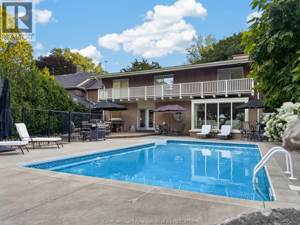 301 VICTORIA AVENUE - 39