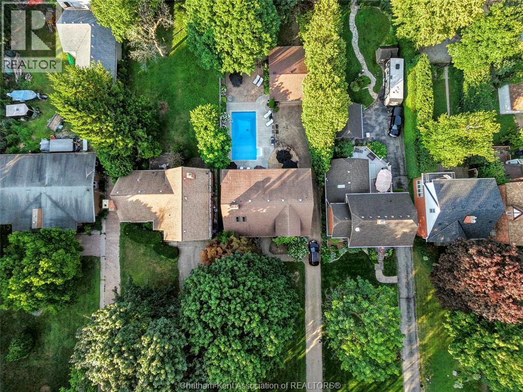 301 VICTORIA AVENUE - 43