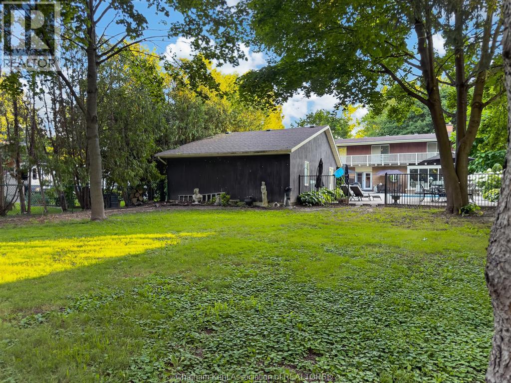 301 VICTORIA AVENUE - 44