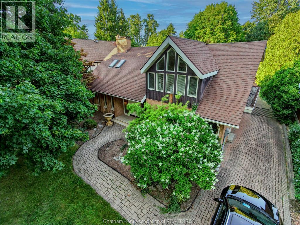 301 VICTORIA AVENUE - 46