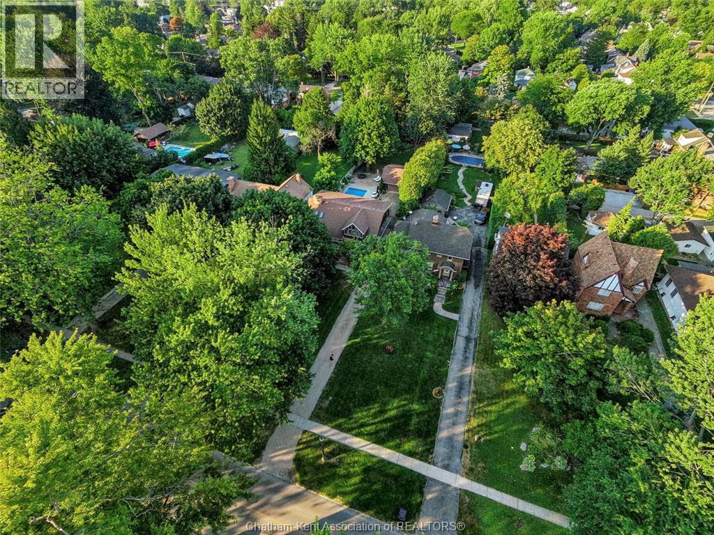 301 VICTORIA AVENUE - 48