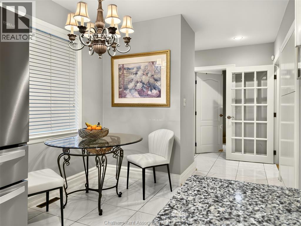 301 VICTORIA AVENUE - 7