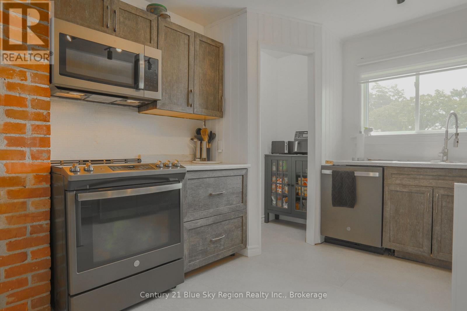 732 AIRPORT ROAD - 13