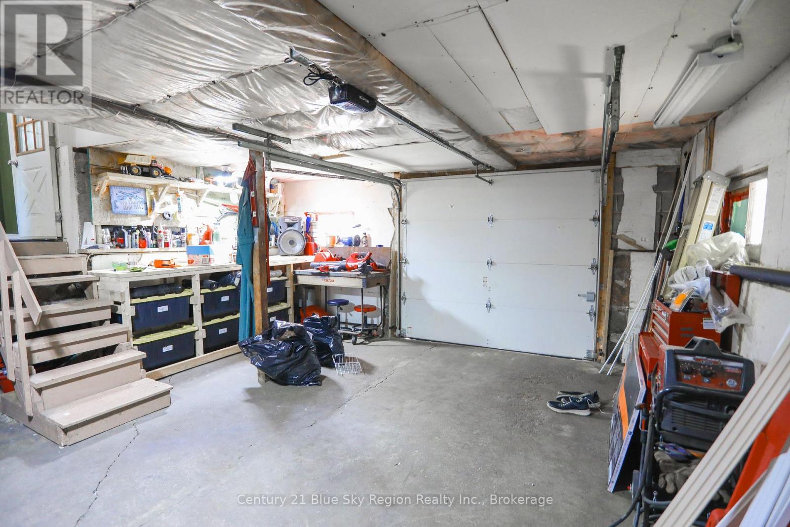 732 AIRPORT ROAD - 42