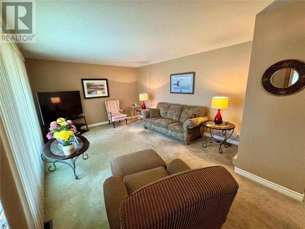 868 Westmount Avenue - 3