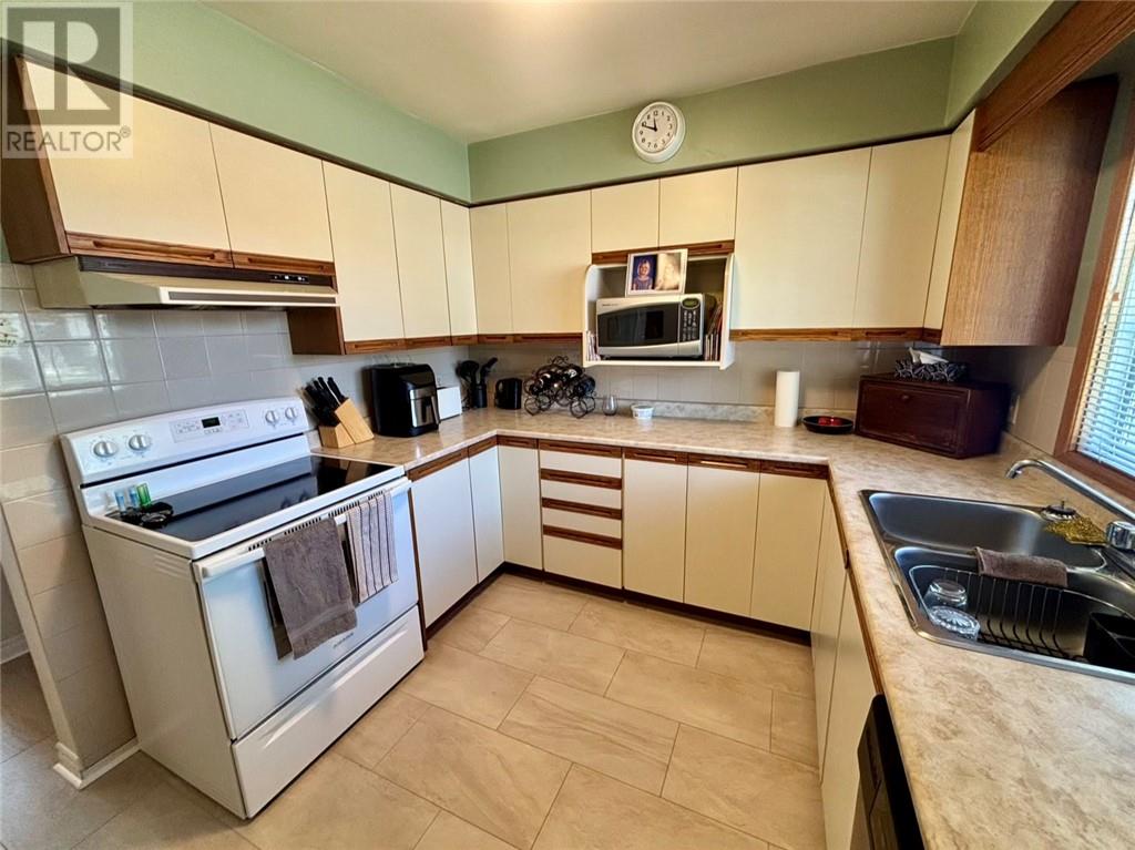 868 Westmount Avenue - 7