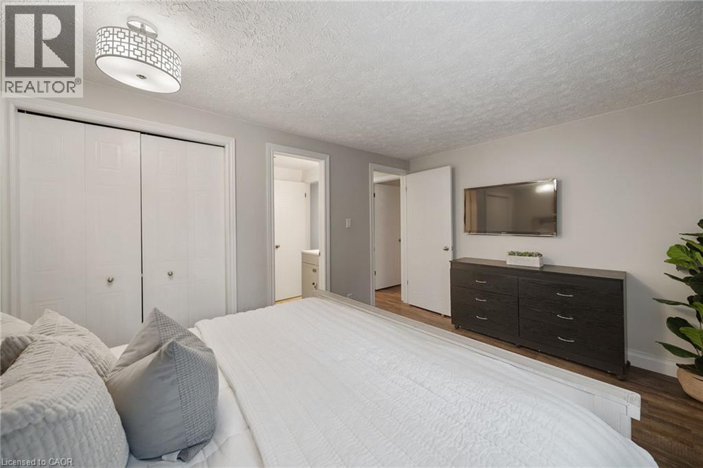 45 FREEMAN Crescent - 21