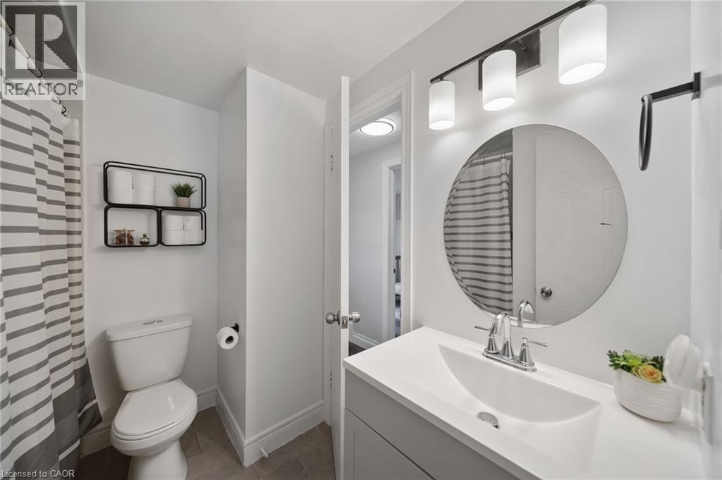 45 FREEMAN Crescent - 22