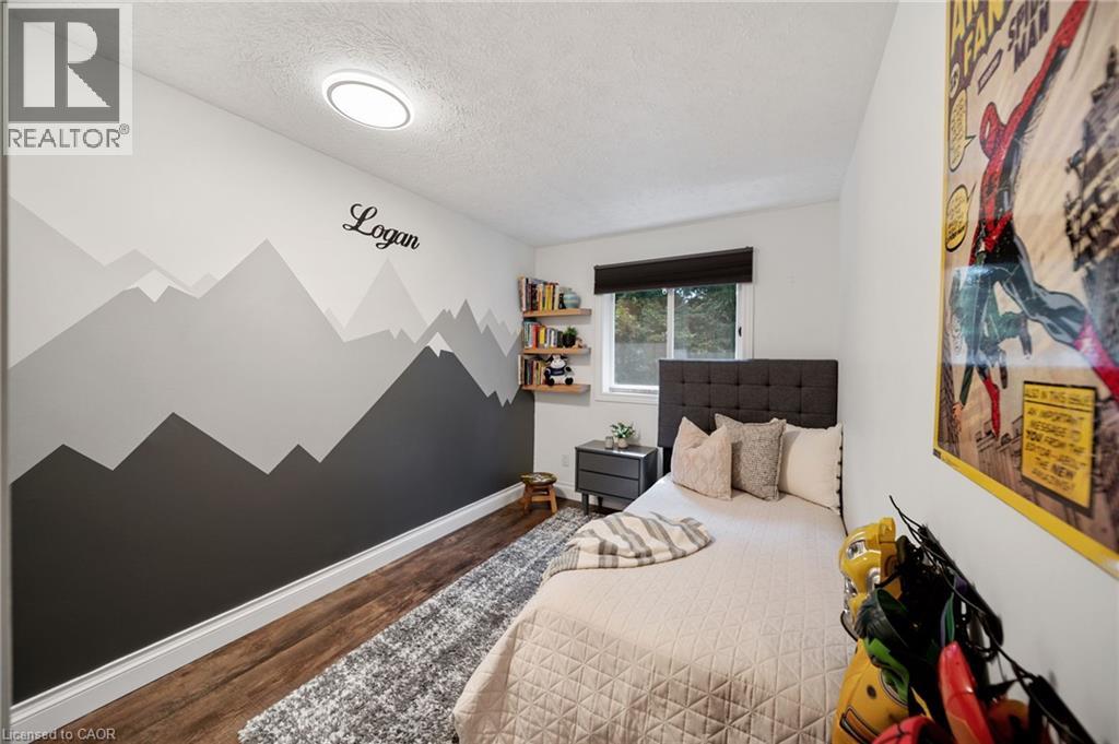 45 FREEMAN Crescent - 24
