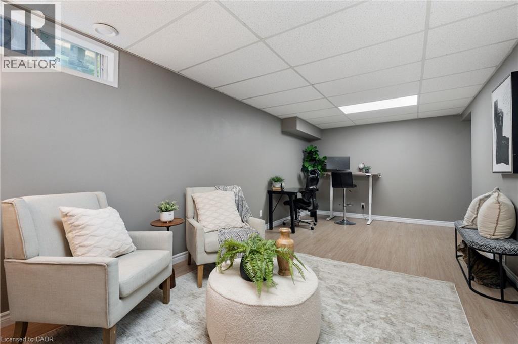 45 FREEMAN Crescent - 30